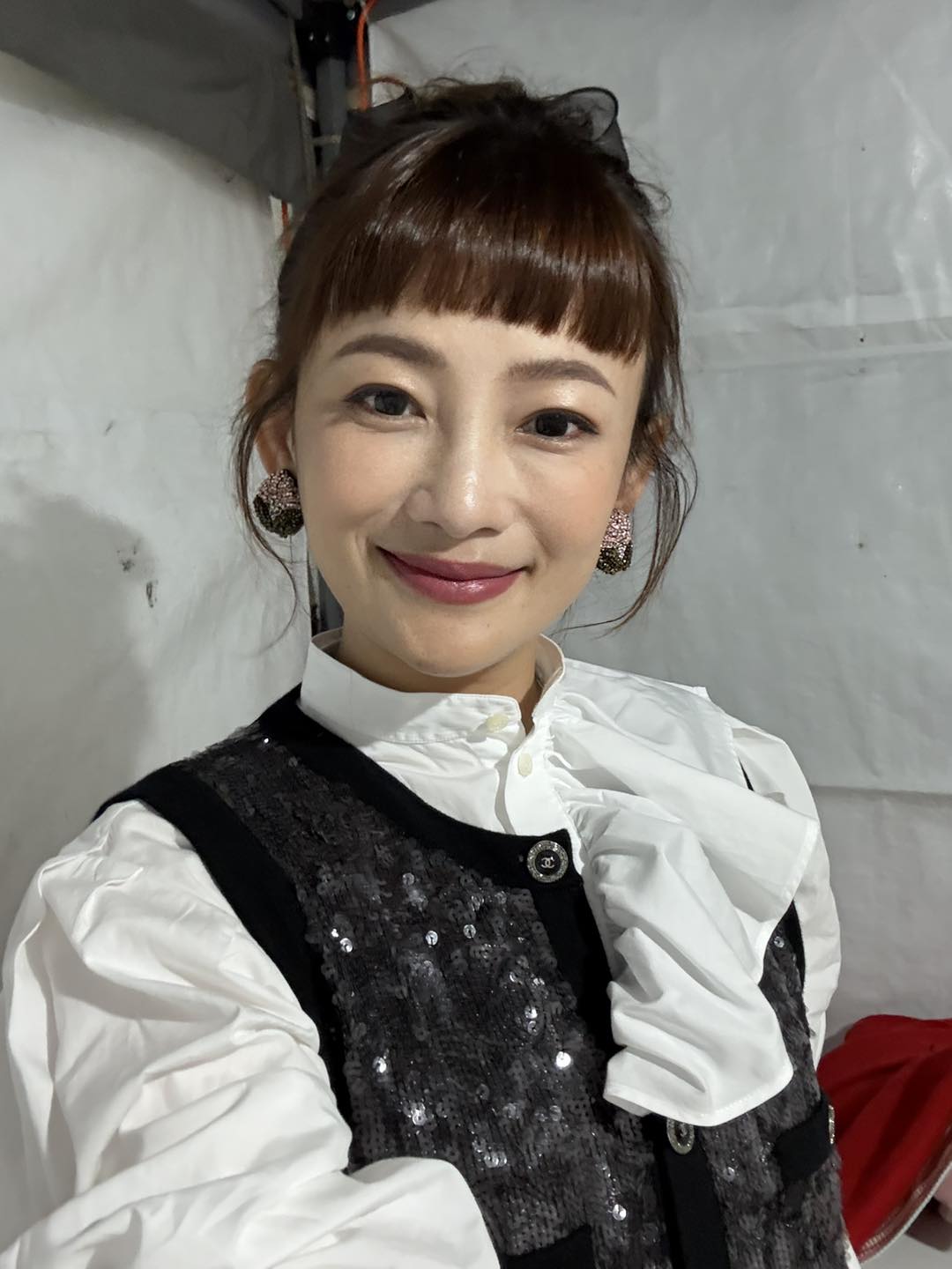 嫁議員尪9年！台語女歌手驚傳「臉部爆血送醫」　認了是他害的「床上血跡斑斑」