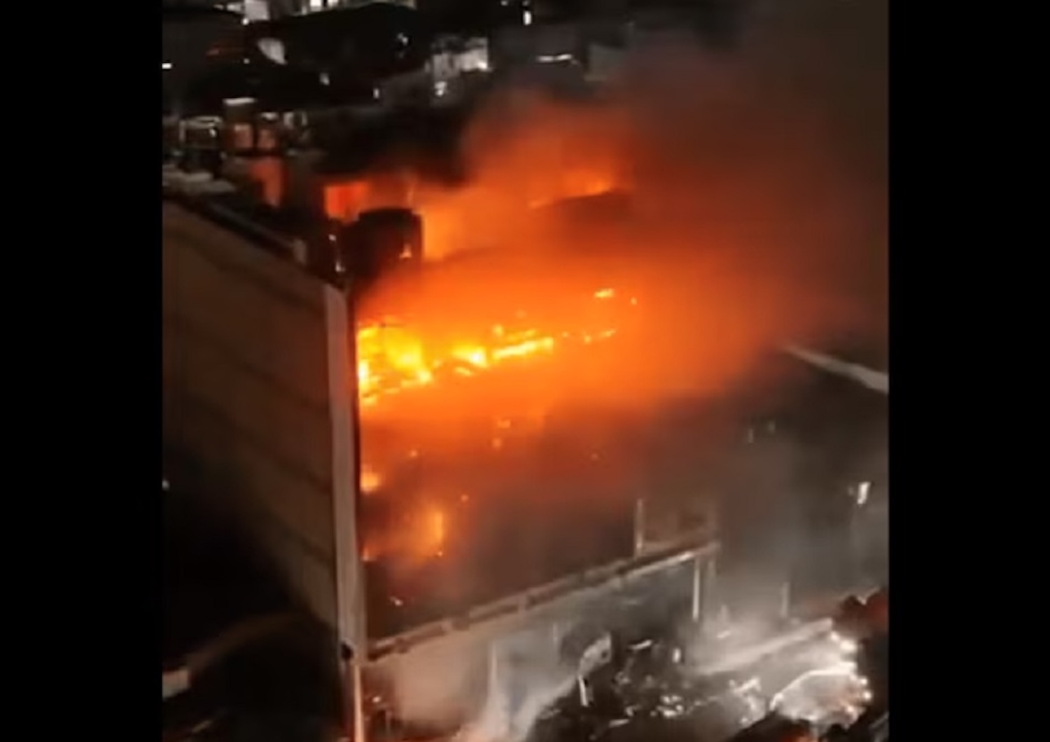快訊／購物中心「至少61人喪命」原因曝光！多人受困「逃屋頂揮手呼救」