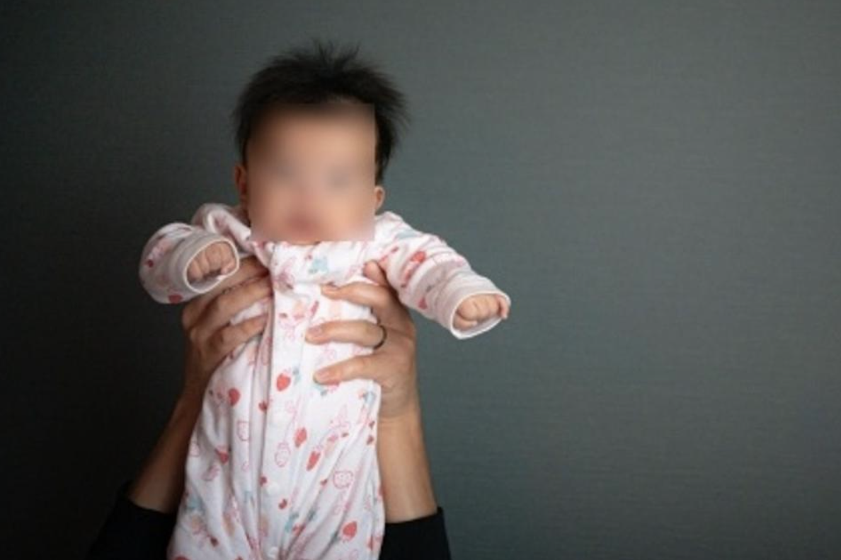 新手爸哄睡！做錯1舉動「孩子1歲不會爬走」　醫師示警「3常見行為」：導致腦壞死