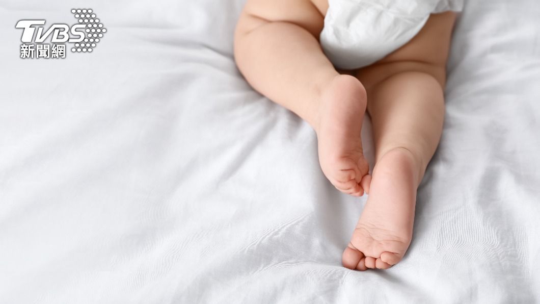 新手爸哄睡！做錯1舉動「孩子1歲不會爬走」　醫師示警「3常見行為」：導致腦壞死
