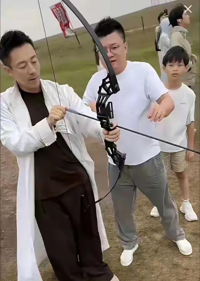 暑假陪兒女旅遊！汪小菲失手「公開11歲小玥兒外貌」照片曝光　粉絲全哭了：「和大S一模一樣...」