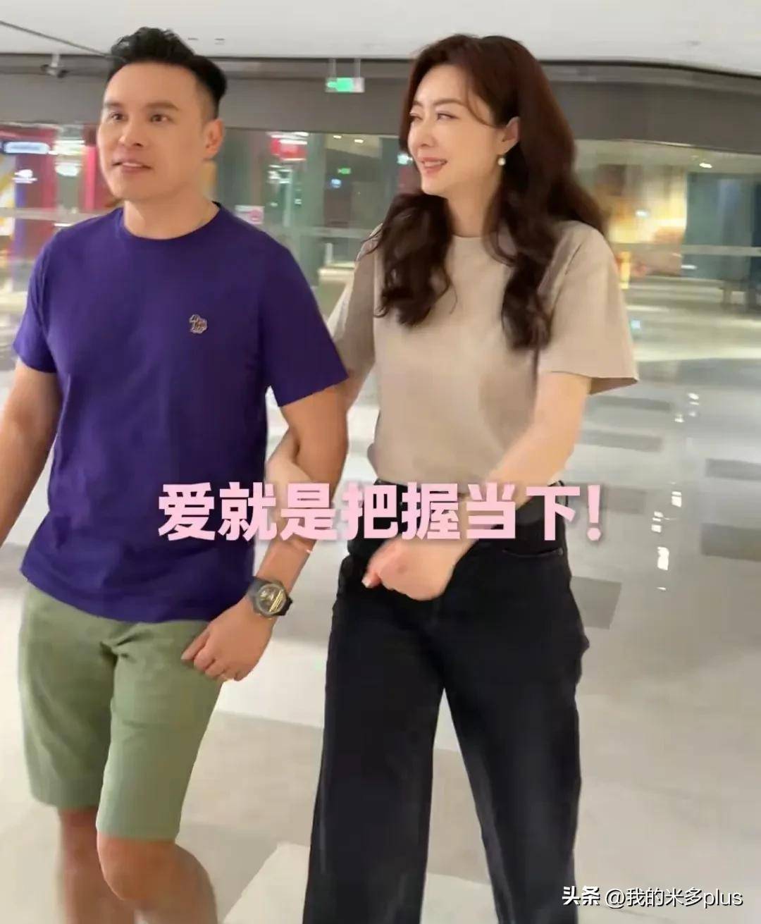 加入直播行列！44歲女星「驚喜老公來探班」甜蜜依偎　忙到「吃外賣配饅頭」：不忘照顧彼此