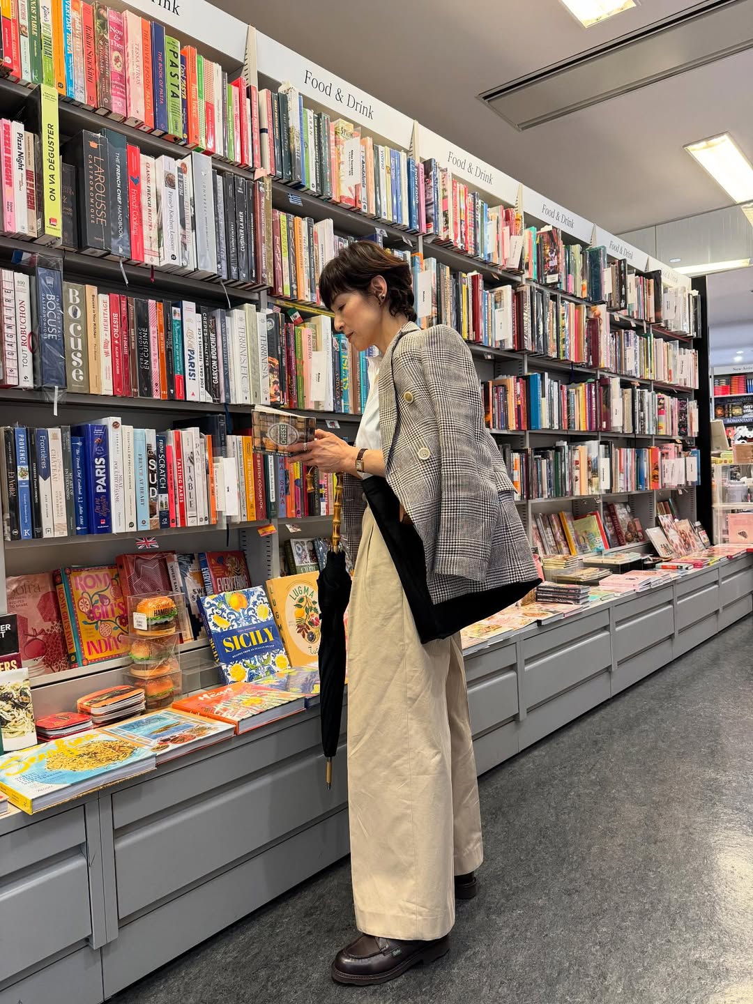 曾是紅遍亞洲「電視劇女神」！為愛背負小三罵名卻「被丈夫控制23年」　58歲「優雅現身被拍到」