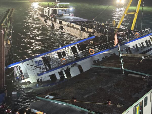 快訊／53人至少37人死亡！倖存女痛哭：「沒辦法救更多人」　300名搜救人員努力搶救中