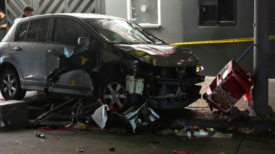 快訊／汽車驚傳衝撞人群「30傷7人命危」！多人倒地昏迷流血「司機肇事原因曝光」