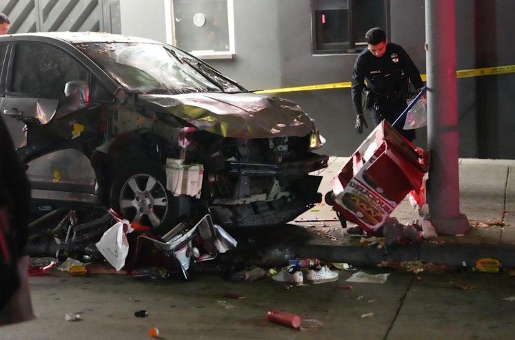 快訊／汽車驚傳衝撞人群「30傷7人命危」！多人倒地昏迷流血「司機肇事原因曝光」