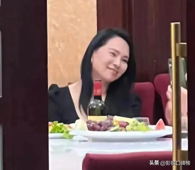 為凍齡每年花幾百萬！台灣不老女神「法國旅遊被偶遇」　浮腫素顏照流出遭酸「濃濃醫美痕跡」