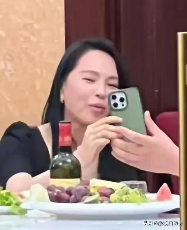 為凍齡每年花幾百萬！台灣不老女神「法國旅遊被偶遇」　浮腫素顏照流出遭酸「濃濃醫美痕跡」