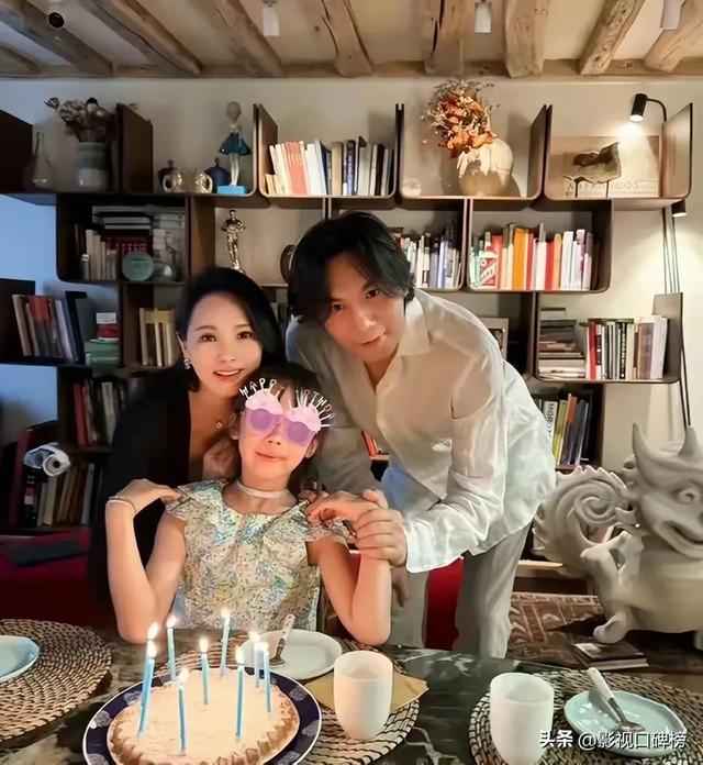 為凍齡每年花幾百萬！台灣不老女神「法國旅遊被偶遇」　浮腫素顏照流出遭酸「濃濃醫美痕跡」
