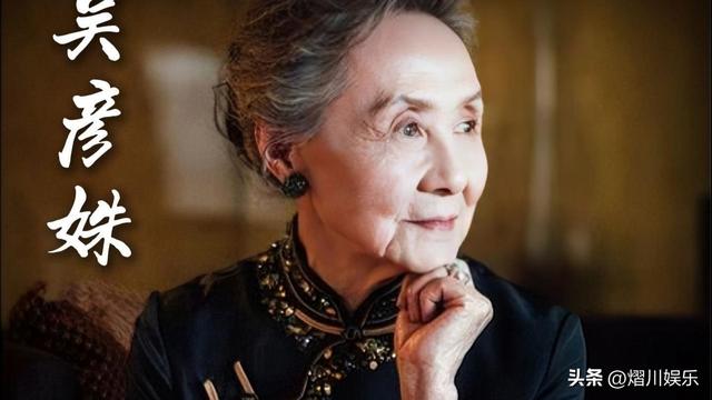 獨自出門旅行！87歲銀髮女星「拖行李箱趕火車」　摘下口罩「網友全自歎不如」：越活越年輕