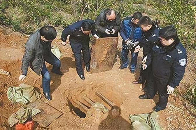14歲女孩被拐走！活生生「抓去配冥婚」裝入棺材　警察趕到場「父母哭斷腸」：來不及了