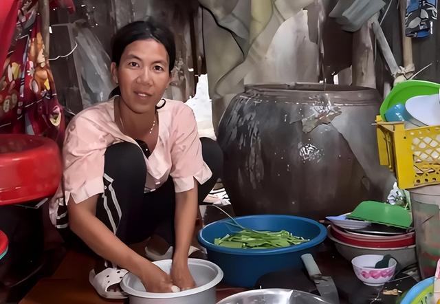 最奇葩的家庭！37歲女「自爆有2個老公」同住屋簷下　被罵花心女「她無奈曝內情」：都是我的愛人