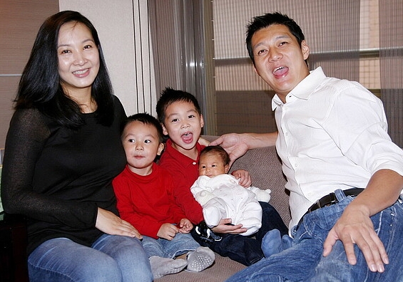 結婚22年！52歲聶雲驚吐「剩自己獨居老人」　為全家人「1年燒500萬」身體出狀況了