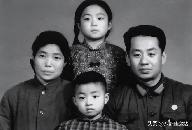 節目突遭停播！57歲變性女星「出事後逃到國外」消失半年　街頭被巧遇「面相大不如前」...