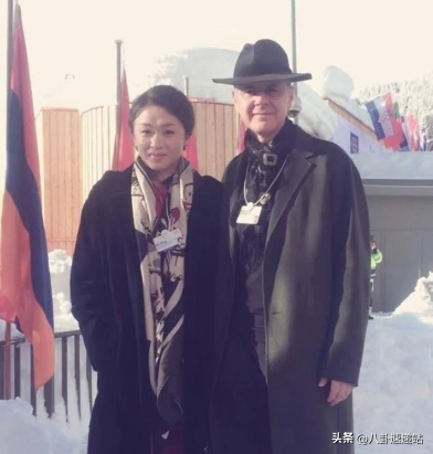 節目突遭停播！57歲變性女星「出事後逃到國外」消失半年　街頭被巧遇「面相大不如前」...