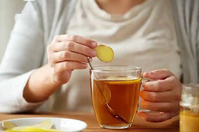 查出肺氣腫！52歲女子靠「天天喝一杯」逆轉病情　醫生一聽大讚：這3點做得好
