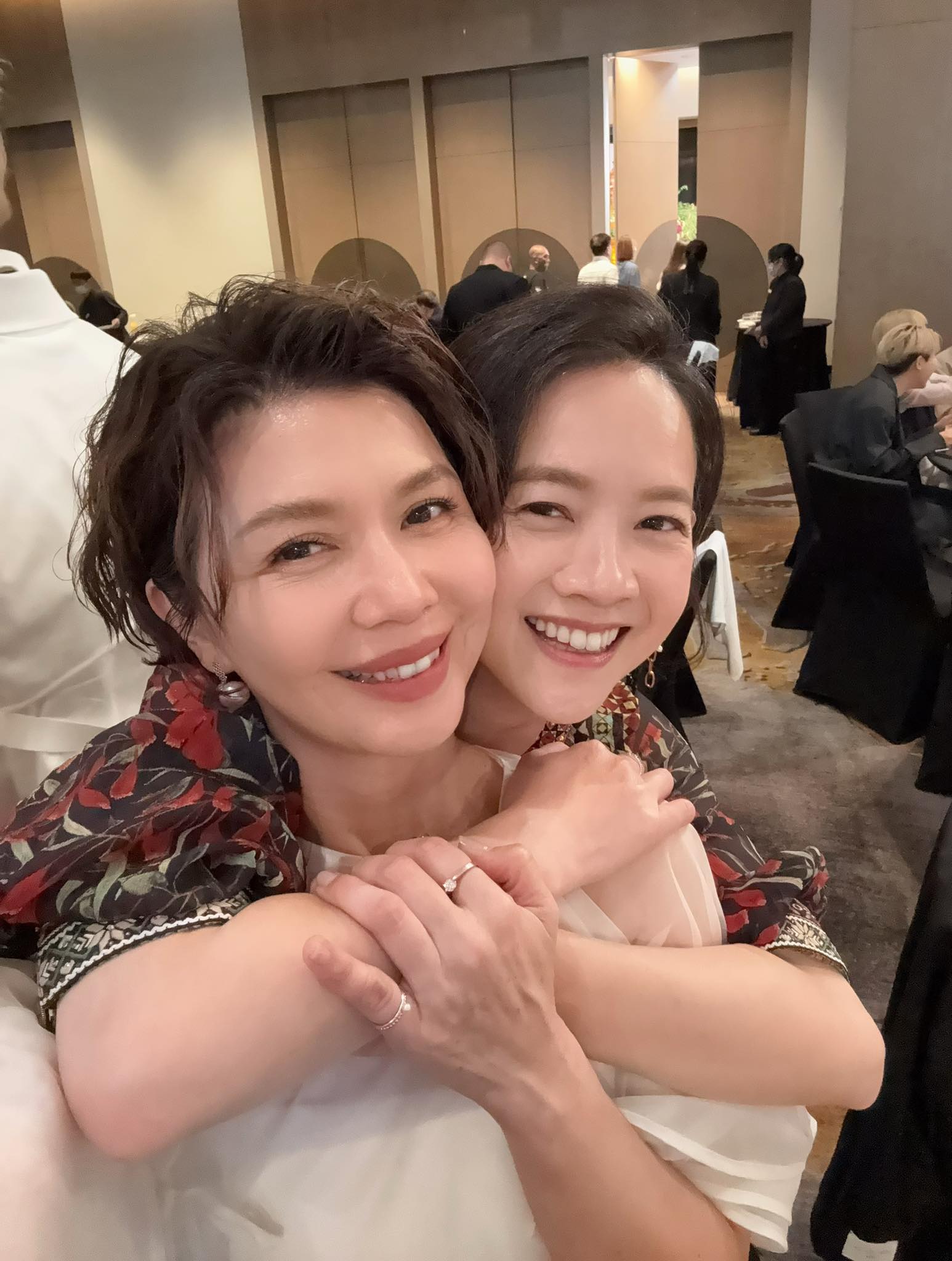 拍戲爆意外！本土女星「從高處跳下」喀一聲　脊椎斷裂嚇喊「下半身癱瘓」