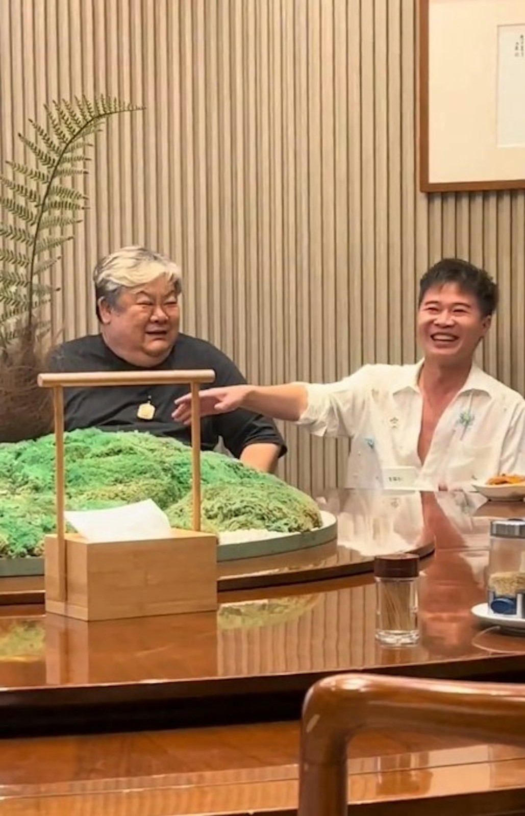 才甩肉28公斤！61歲金牌綠葉「臉上驚見黑斑」　面積超大「擴張到太陽穴」網憂心：健康亮紅燈了...