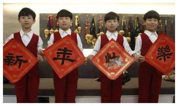 老婆一口氣「生下4胞胎」！丈夫得知性別後興奮大喊：我上輩子拯救了銀河系