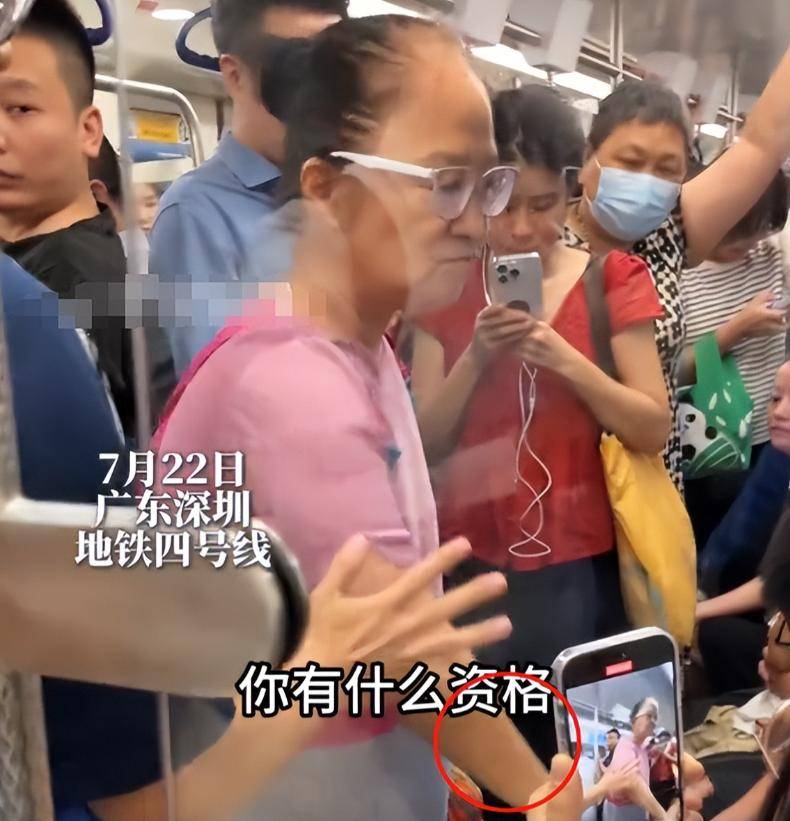老婦人逼讓座地鐵辱罵乘客！連孫子都嫌丟臉「捂耳朵不敢聽」