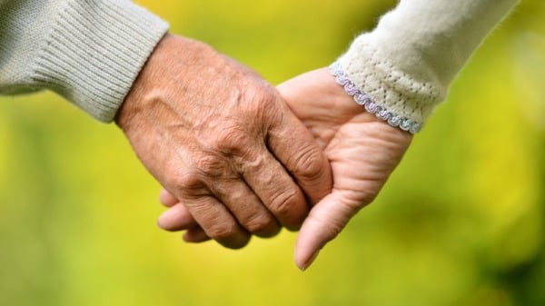 63歲時喪偶！獨居婦「連找3次老伴」都失敗告終　直到最後「她反而笑了」：不用再找了