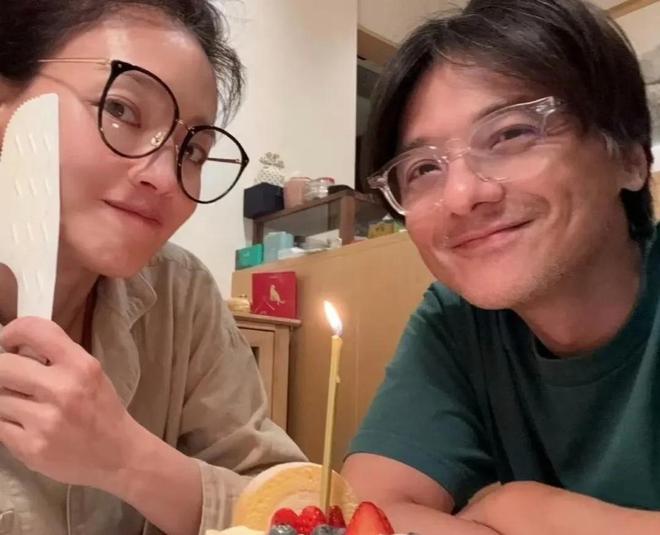 最真實女神！49歲舒淇「驚喜宣布喜訊」　合照老友「大方露素顏魚尾紋」網讚：依然是少女♥️