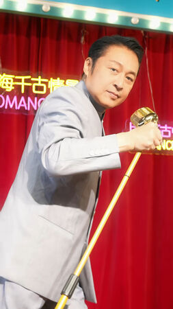 當紅小生變這樣？63歲不敢躺平「離婚養妻小」　拖病體唱跳「被笑像復健操」
