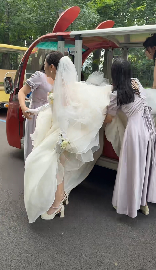 知名女星宣布結婚！堅持不鋪張浪費「搭公車接親」 「新郎身分曝」網讚：太配了