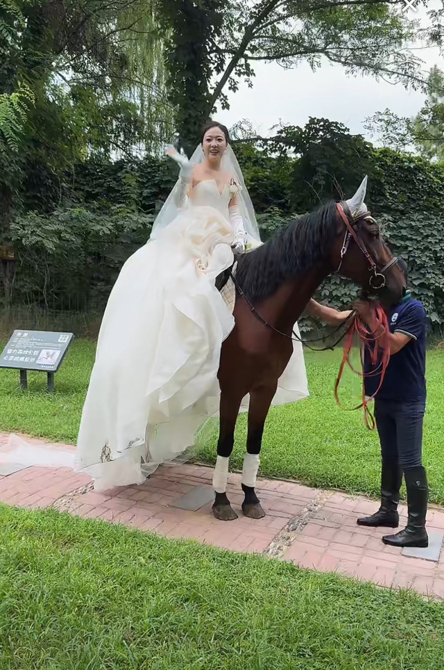 知名女星宣布結婚！堅持不鋪張浪費「搭公車接親」 「新郎身分曝」網讚：太配了