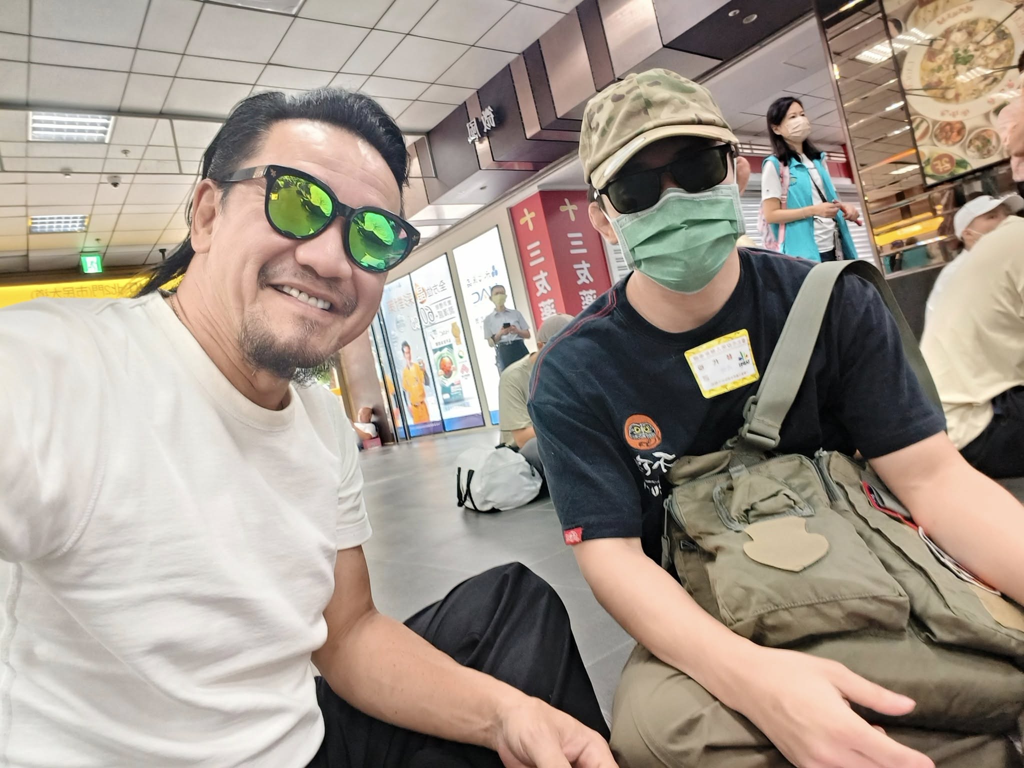 為了他回台定居！陳為民「送32歲兒子」去當兵　父子催淚離別「被一句話打斷」：態度大轉變