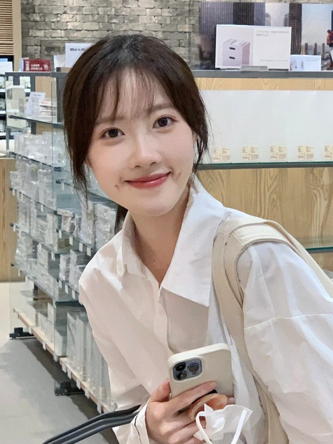 融化人心的笑容！無印良品遇見「慵懶感口罩美女」　被挖出「清新絕美真面目」網全瘋狂