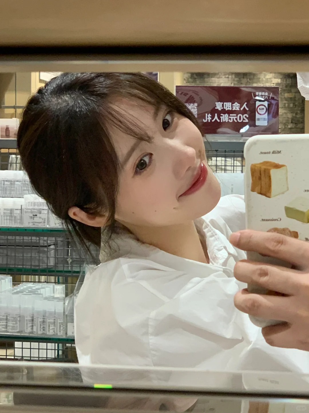 融化人心的笑容！無印良品遇見「慵懶感口罩美女」　被挖出「清新絕美真面目」網全瘋狂