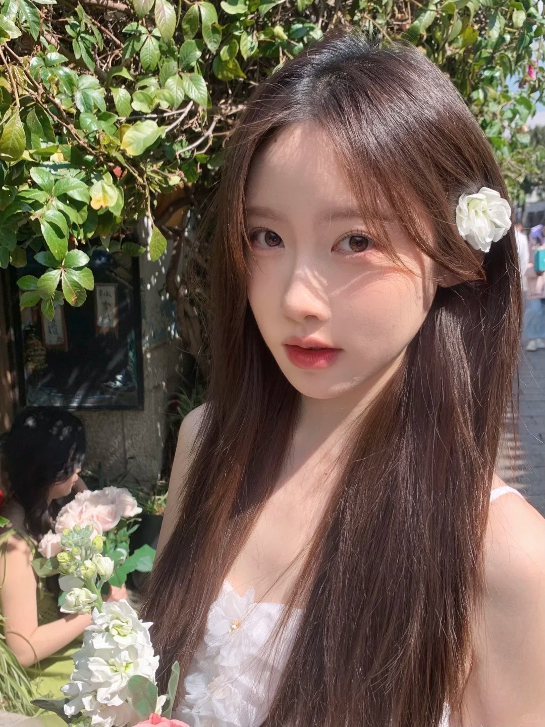 融化人心的笑容！無印良品遇見「慵懶感口罩美女」　被挖出「清新絕美真面目」網全瘋狂