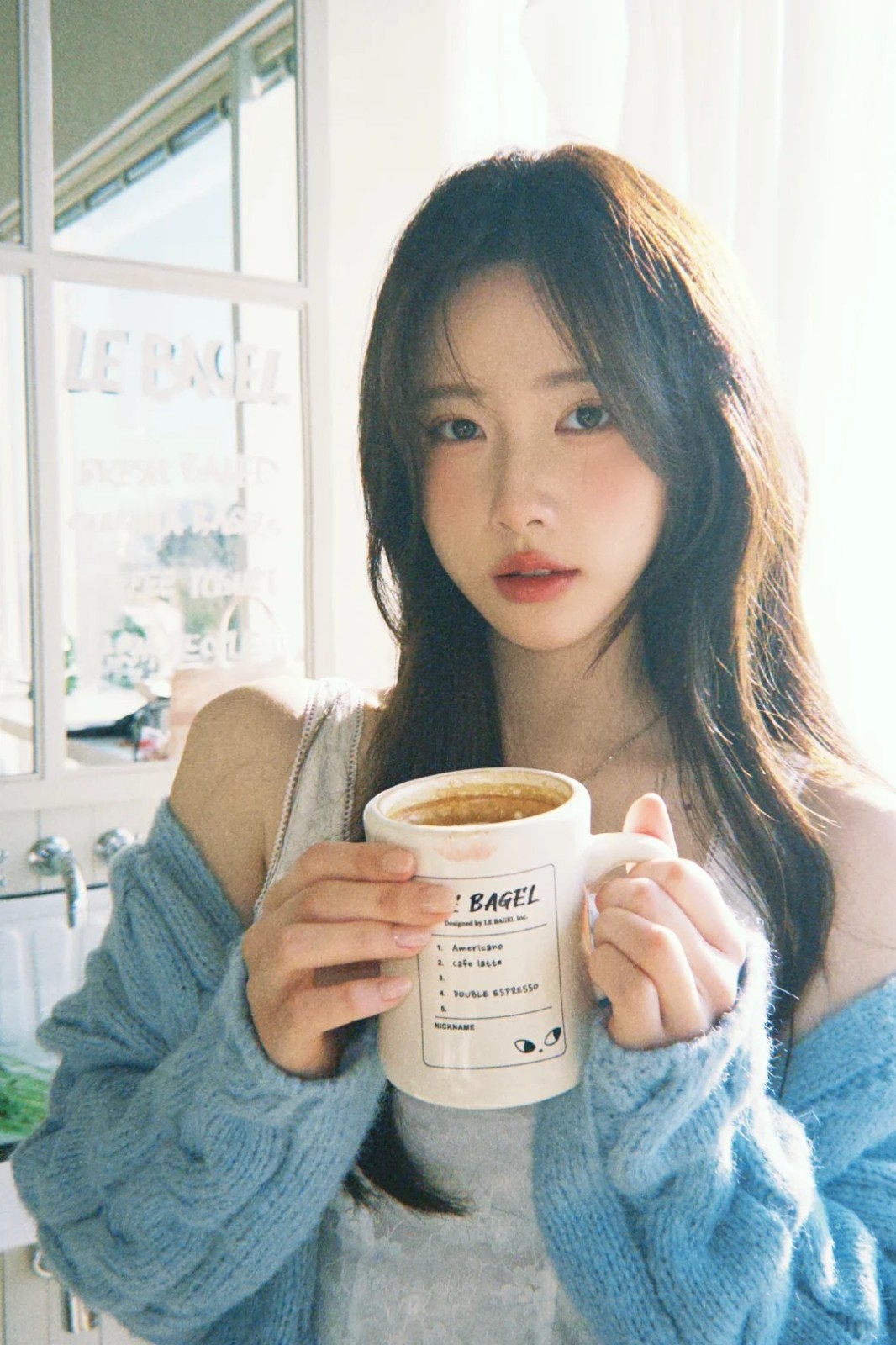 融化人心的笑容！無印良品遇見「慵懶感口罩美女」　被挖出「清新絕美真面目」網全瘋狂