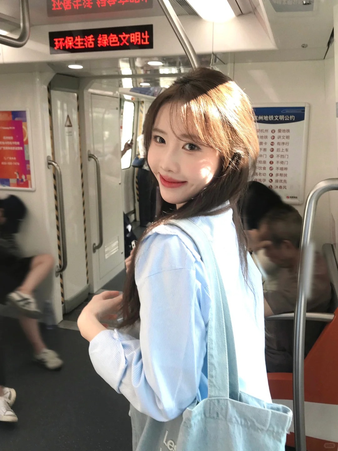 融化人心的笑容！無印良品遇見「慵懶感口罩美女」　被挖出「清新絕美真面目」網全瘋狂