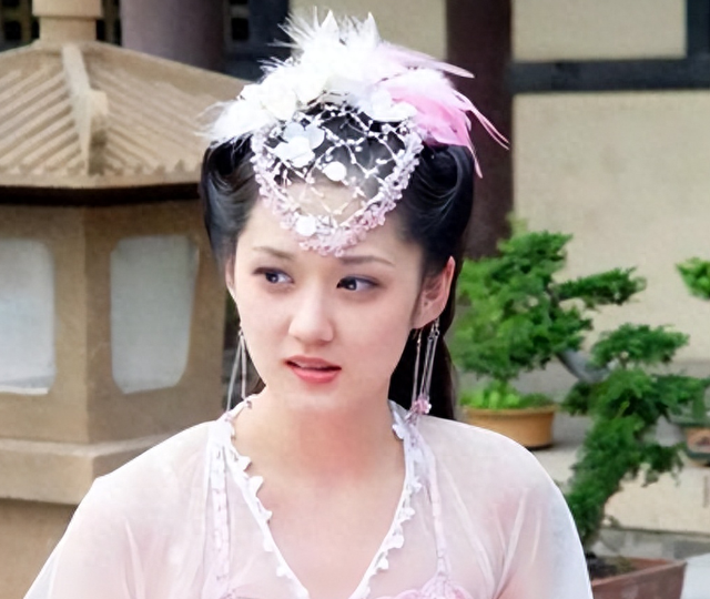 曾因失言遭封殺！44歲童顏女星「凍齡宛若20歲」網友超羨慕　坦承「因為臉過得很苦」揭無奈內幕