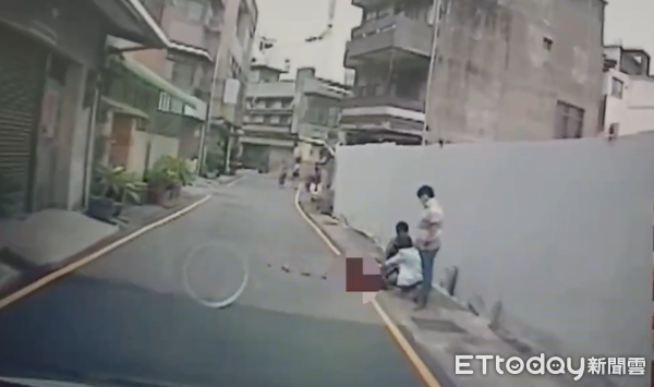 又見當街殺人！新竹30歲女「遭男友剪刀猛刺」緊急送醫　目擊者嚇壞：「發現時滿身是血...」