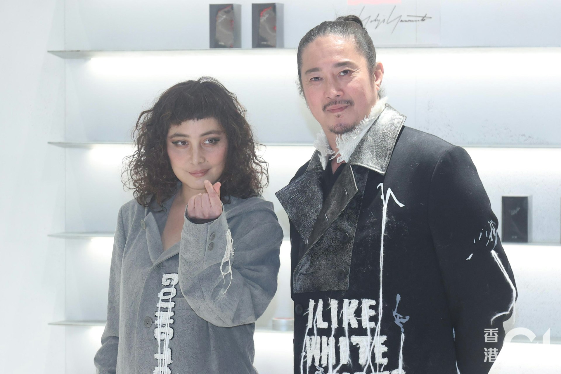 他驚傳「心血管爆裂」緊急動刀！資深女星妻「停工飛國外」證實了