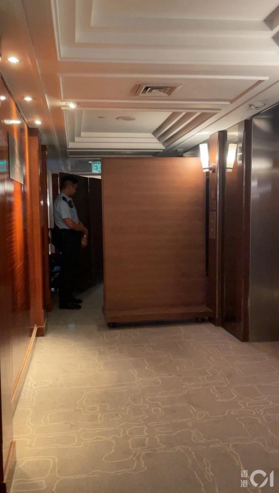 一家四口驚傳「飯店內全數身亡」最小才3歲！警方調查後哽咽：「孩子們生前反抗過...」