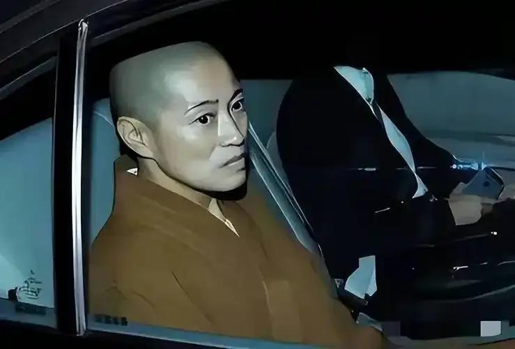 風流尼姑「白天念經晚上跑夜店」！徒弟曝光她「奢靡私生活」房內還藏假髮