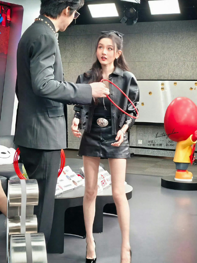 陷爭議消失演藝圈！大咖女星「再現身暴瘦變紙片人」　往下一看網傻眼：「已經太病態...」