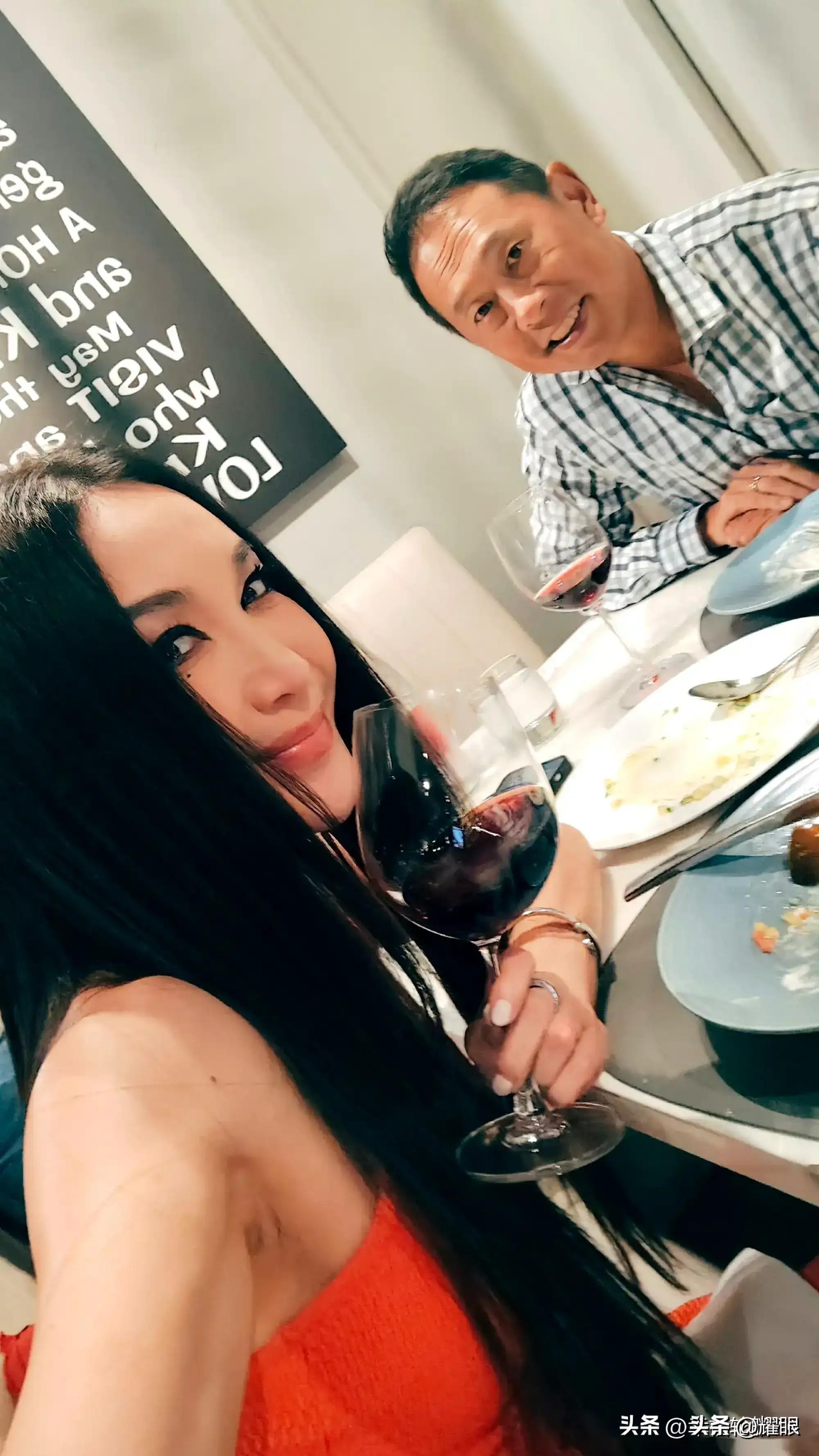 歡度59歲生日！不老女神「一襲低胸洋裝」大秀好身材　遭網嘲諷「一把年紀裝嫩」她高EQ回應了
