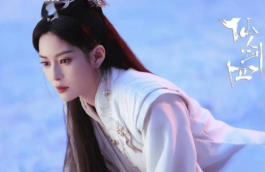 演藝圈神仙眷侶！當年她勇敢倒追「把兒子變老公」　首公開「可愛雙胞胎」近況曝