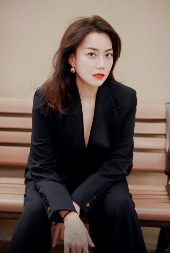 伺候謝霆鋒23年！她當年分手「挺大肚未婚生子」　今53歲「首公開愛女」美如姊妹花