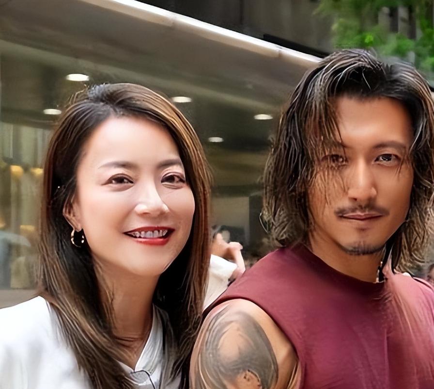 伺候謝霆鋒23年！她當年分手「挺大肚未婚生子」　今53歲「首公開愛女」美如姊妹花