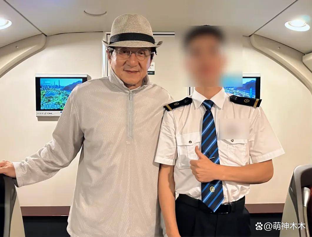 71歲成龍「抱孫畫面」疑曝光！兒子被爆「秘婚小11歲女星」：誤曬女兒用餐照