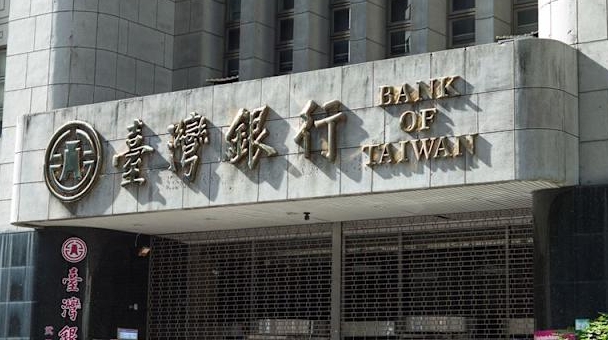ATM新制上路！八大銀行「宣布新規定」　沒注意「有錢也領不出來」