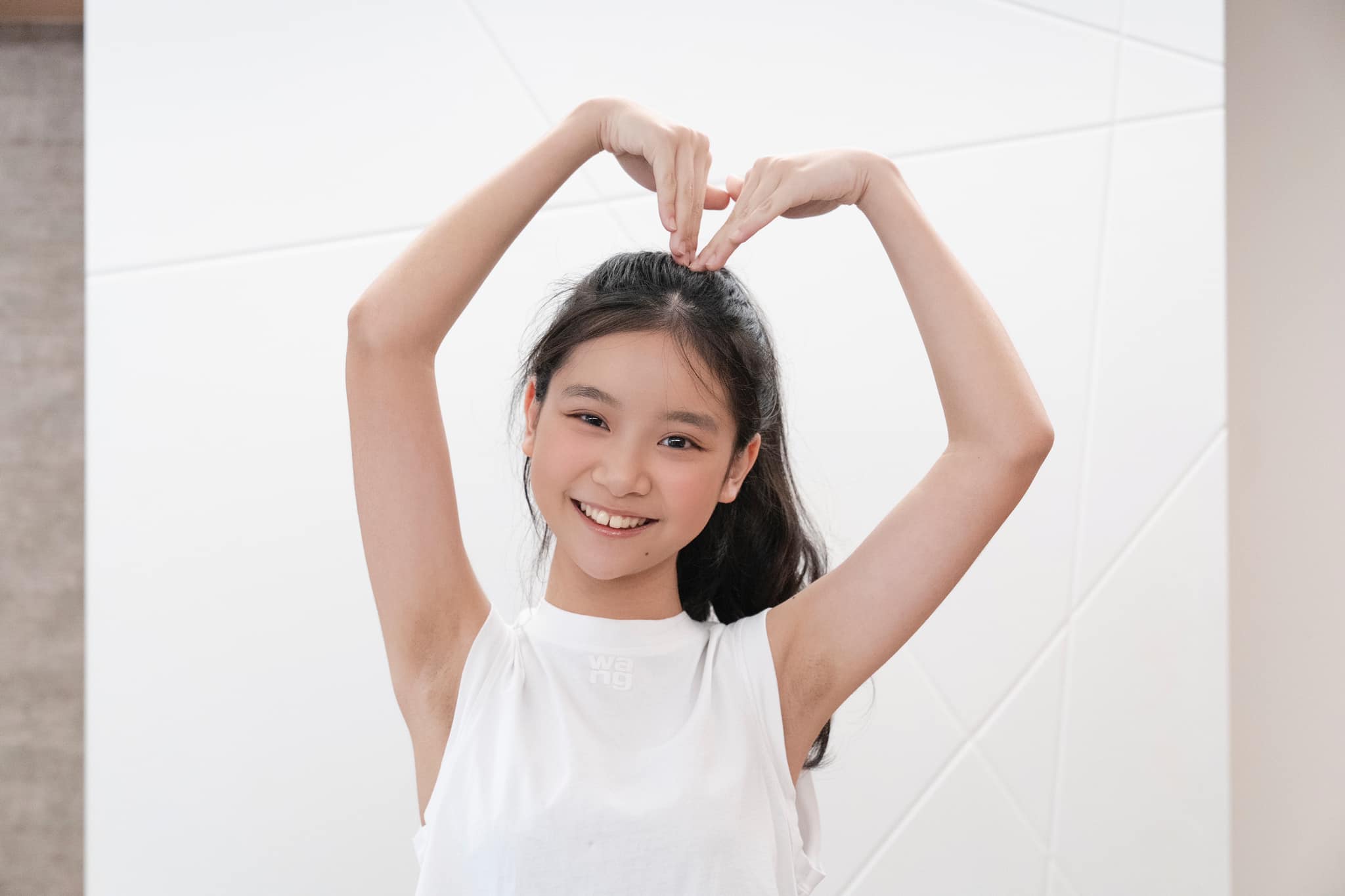 超Q童星長大了！喬喬18歲「穿破洞衣跳熱舞」美照曝光　宣布「考上第一志願」：開心到在床上滾