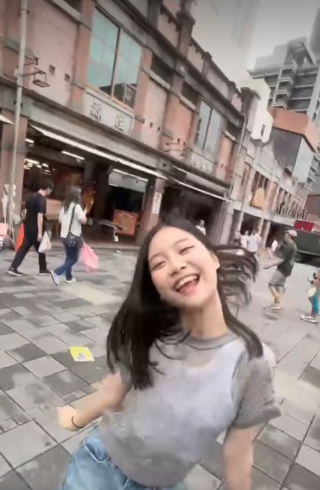 超Q童星長大了！喬喬18歲「穿破洞衣跳熱舞」美照曝光　宣布「考上第一志願」：開心到在床上滾