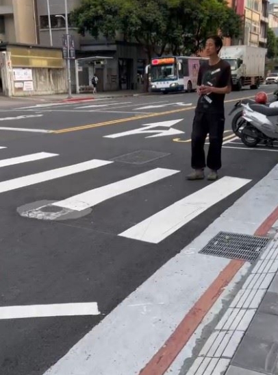 南港阿嬤嚇壞！衝店家求救「唐治平跟蹤我」　老闆一看「他神情詭異嗆聲」：報警抓我啊